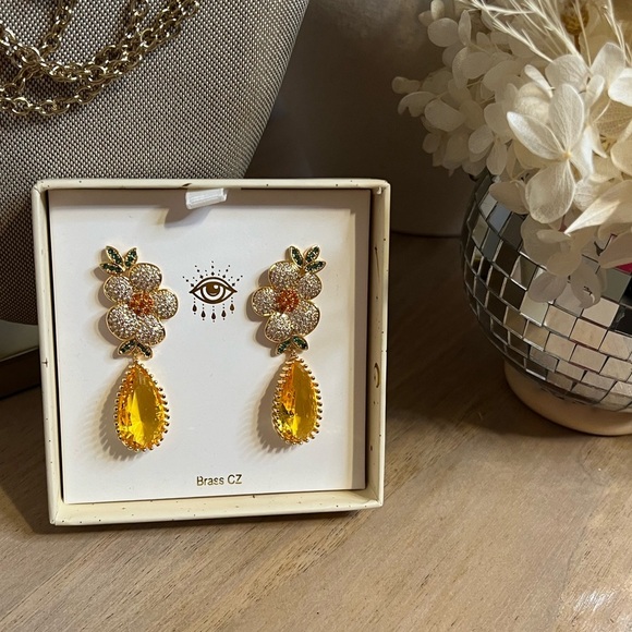 EYE CANDY LA • DANGLE FLOWER EARRINGS • NIB - Picture 6 of 6